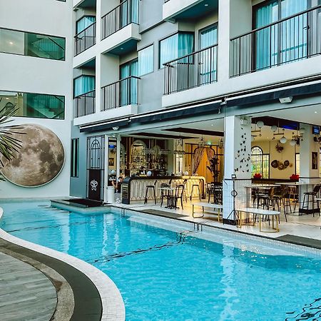 Ratri Hotel Phuket Old Town Bagian luar foto