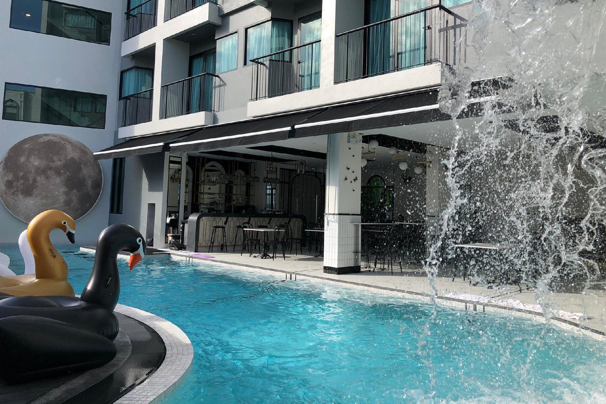 Ratri Hotel Phuket Old Town Bagian luar foto