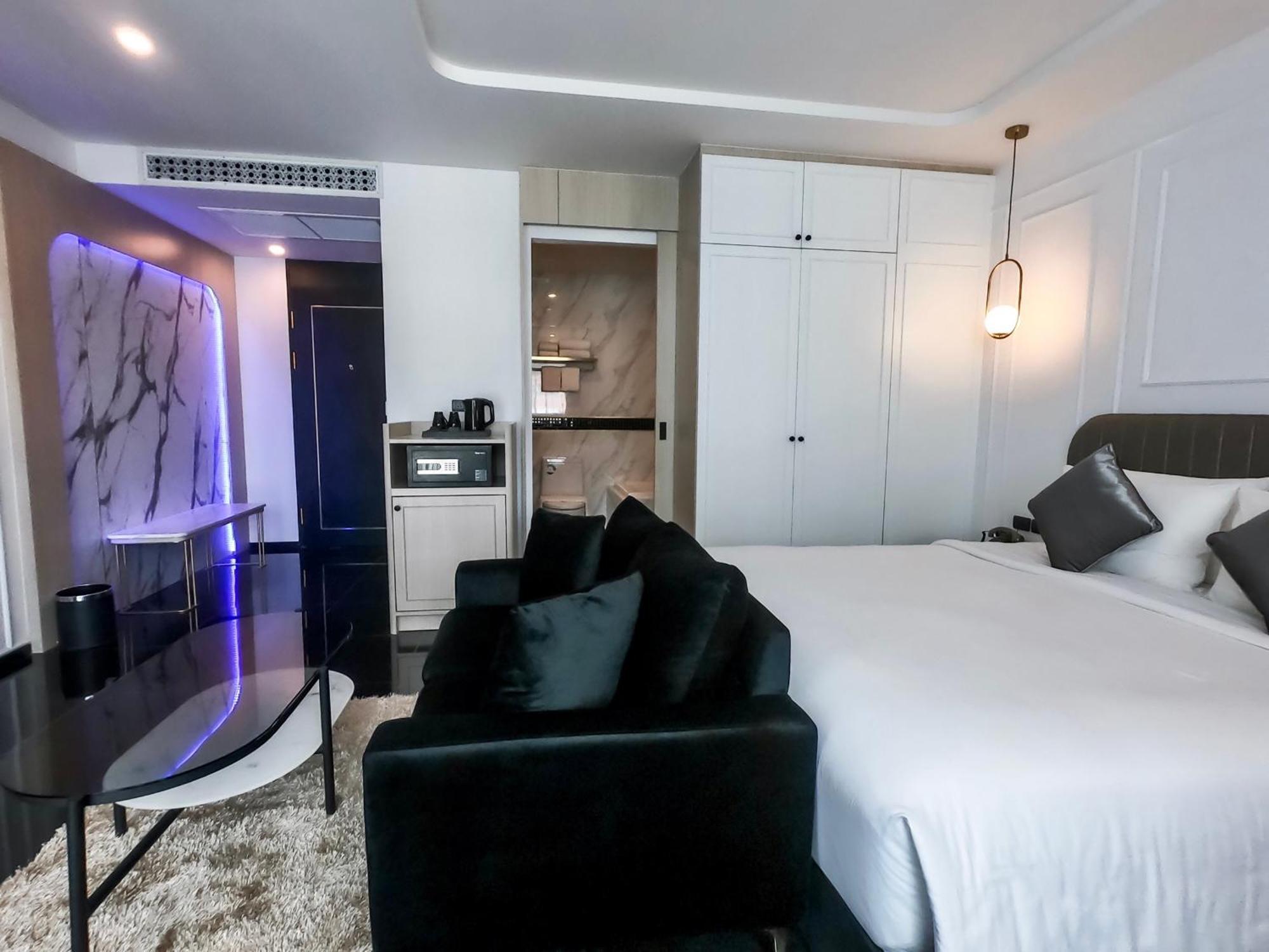 Ratri Hotel Phuket Old Town Bagian luar foto