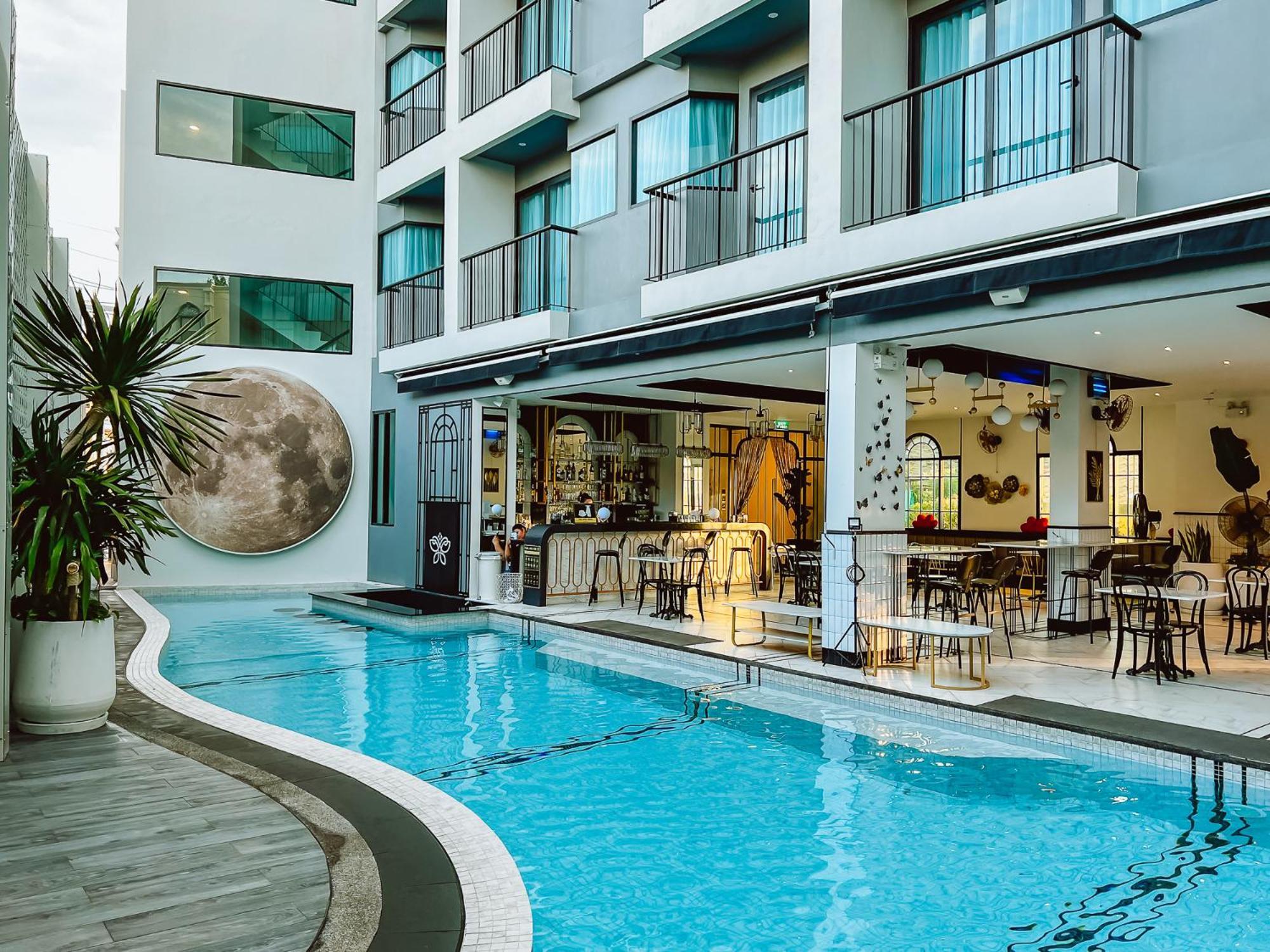 Ratri Hotel Phuket Old Town Bagian luar foto